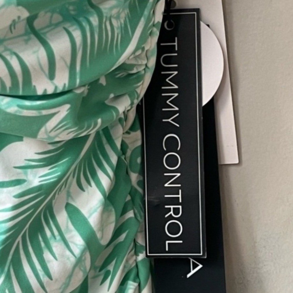 La Blanca V Neck Tropical Tankini Tummy Control Top Womens 12 Green White NEW - Picture 7 of 14